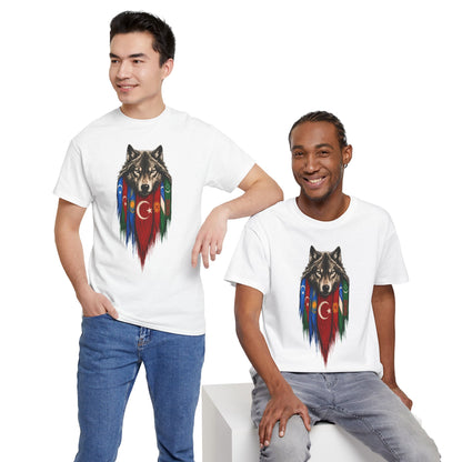 Deux hommes portant le t-shirt blanc au loup et aux drapeaux turciques