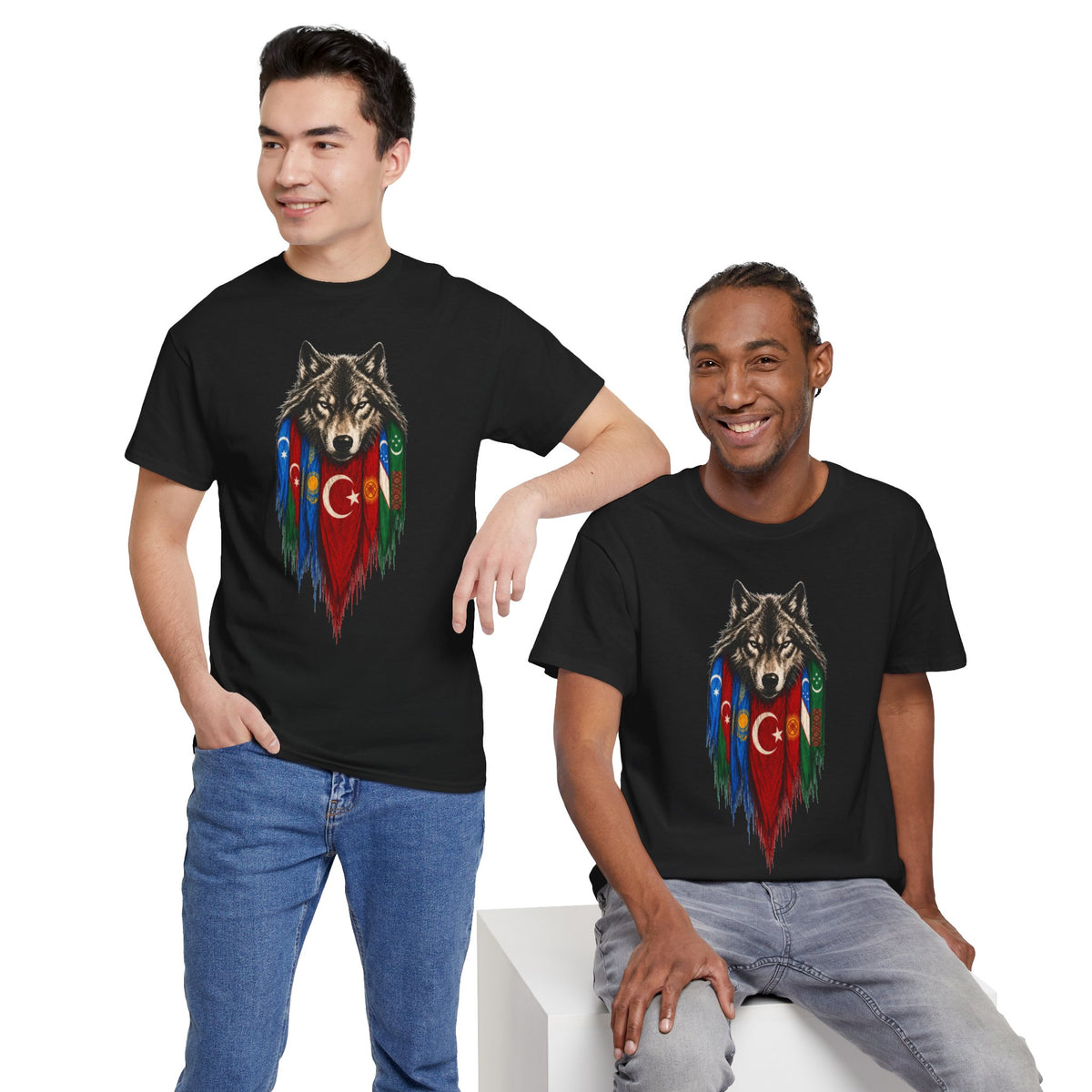 Deux hommes portant le t-shirt noir au loup et aux drapeaux turciques